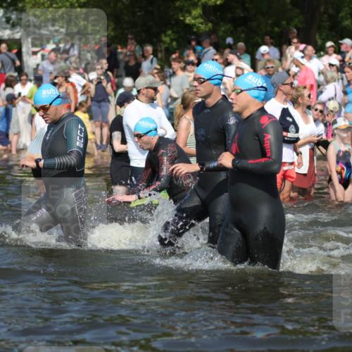 22.06.2025 - Viking Triathlon H.Heesch http://msf.ph/oto/8061591 22.06.2025 10:04:14 Schwimmen 141, 142, 156, 185, 199, 276, 351, 474, 493, 529 meine-sportfotos.de
