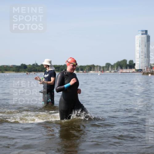 22.06.2025 - Viking Triathlon Michael Strokosch http://msf.ph/oto/8061593 22.06.2025 10:26:01 Schwimmen 49, 617, 642 meine-sportfotos.de