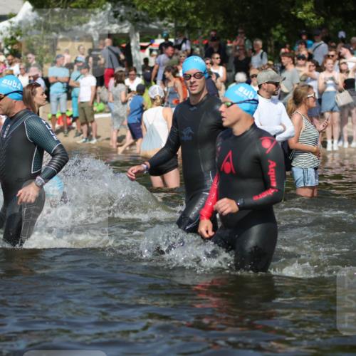 22.06.2025 - Viking Triathlon H.Heesch http://msf.ph/oto/8061614 22.06.2025 10:04:15 Schwimmen 115, 141, 142, 156, 185, 199, 253, 276, 351, 408, 474, 493, 529 meine-sportfotos.de