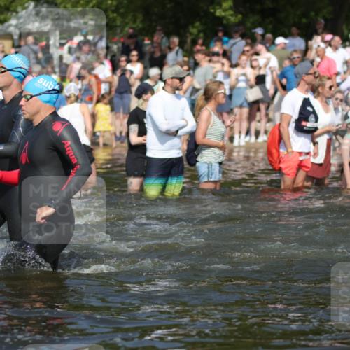 22.06.2025 - Viking Triathlon H.Heesch http://msf.ph/oto/8061628 22.06.2025 10:04:15 Schwimmen 115, 141, 142, 156, 185, 199, 253, 276, 351, 408, 474, 493, 529 meine-sportfotos.de