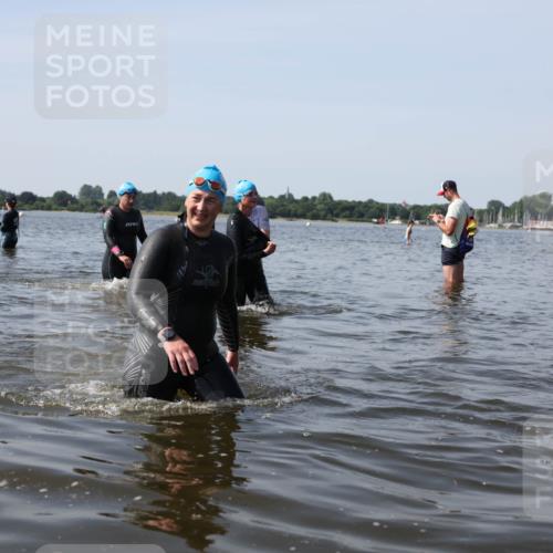 22.06.2025 - Viking Triathlon Michael Strokosch http://msf.ph/oto/8061629 22.06.2025 10:46:40 Schwimmen 60, 143, 206, 333, 479, 498, 515 meine-sportfotos.de