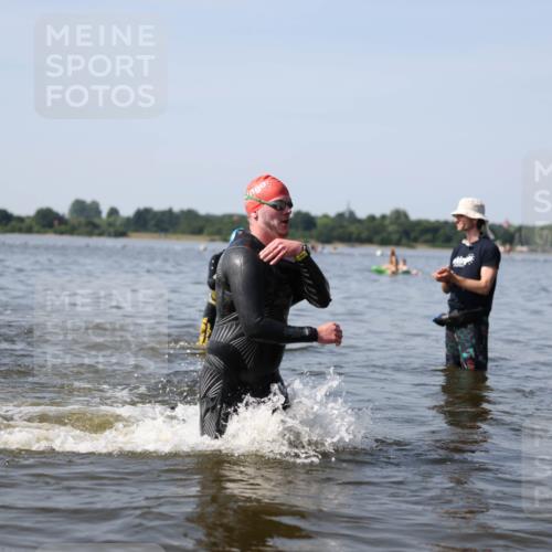 22.06.2025 - Viking Triathlon Michael Strokosch http://msf.ph/oto/8061635 22.06.2025 10:26:09 Schwimmen 9, 526, 617, 642 meine-sportfotos.de