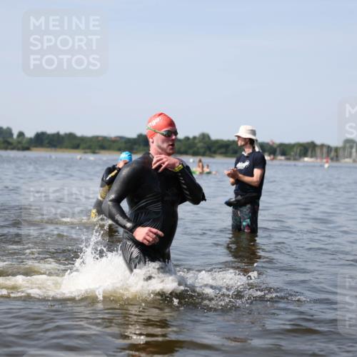 22.06.2025 - Viking Triathlon Michael Strokosch http://msf.ph/oto/8061637 22.06.2025 10:26:09 Schwimmen 9, 526, 617, 642 meine-sportfotos.de