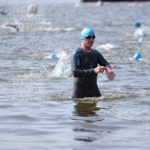 22.06.2025 - Viking Triathlon H.Heesch http://msf.ph/oto/8061640 22.06.2025 10:41:59 Schwimmen 78, 159, 199, 221 meine-sportfotos.de