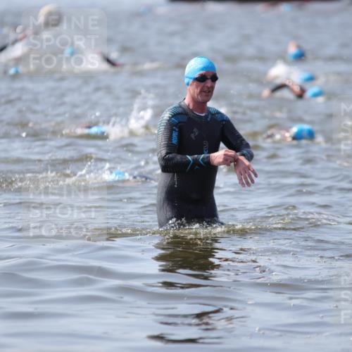 22.06.2025 - Viking Triathlon H.Heesch http://msf.ph/oto/8061647 22.06.2025 10:41:59 Schwimmen 78, 159, 199, 221 meine-sportfotos.de