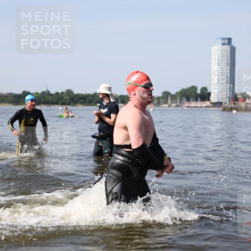 22.06.2025 - Viking Triathlon Michael Strokosch http://msf.ph/oto/8061654 22.06.2025 10:26:09 Schwimmen 9, 526, 617, 642 meine-sportfotos.de