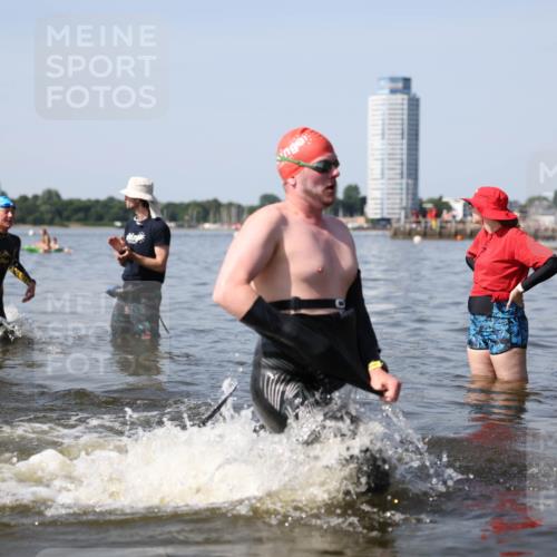 22.06.2025 - Viking Triathlon Michael Strokosch http://msf.ph/oto/8061658 22.06.2025 10:26:10 Schwimmen 9, 526, 617, 642 meine-sportfotos.de