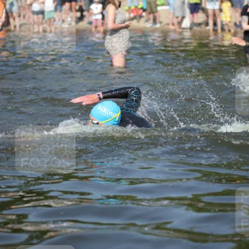 22.06.2025 - Viking Triathlon H.Heesch http://msf.ph/oto/8061668 22.06.2025 10:04:19 Schwimmen 115, 141, 142, 156, 185, 195, 199, 239, 253, 276, 351, 377, 408, 474, 493, 529 meine-sportfotos.de