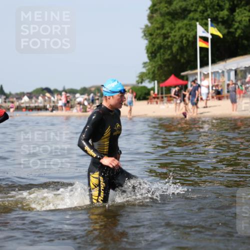 22.06.2025 - Viking Triathlon Michael Strokosch http://msf.ph/oto/8061701 22.06.2025 10:26:14 Schwimmen 9, 526, 617 meine-sportfotos.de