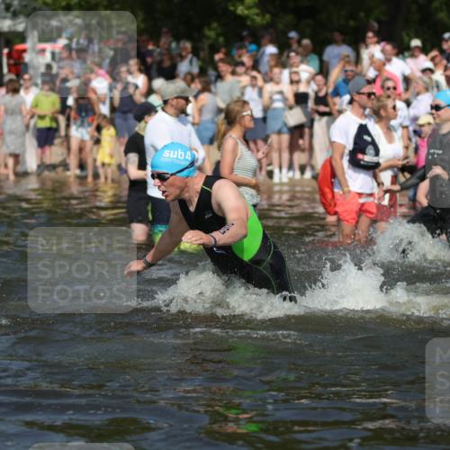 22.06.2025 - Viking Triathlon H.Heesch http://msf.ph/oto/8061710 22.06.2025 10:04:22 Schwimmen 115, 141, 142, 185, 195, 209, 239, 253, 276, 335, 377, 408, 419, 447, 493 meine-sportfotos.de