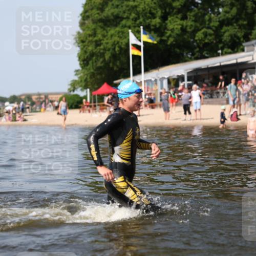 22.06.2025 - Viking Triathlon Michael Strokosch http://msf.ph/oto/8061711 22.06.2025 10:26:14 Schwimmen 9, 526, 617 meine-sportfotos.de