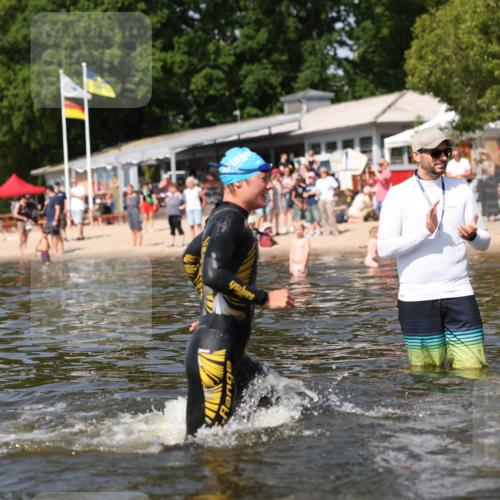 22.06.2025 - Viking Triathlon Michael Strokosch http://msf.ph/oto/8061719 22.06.2025 10:26:15 Schwimmen 9, 526, 617 meine-sportfotos.de
