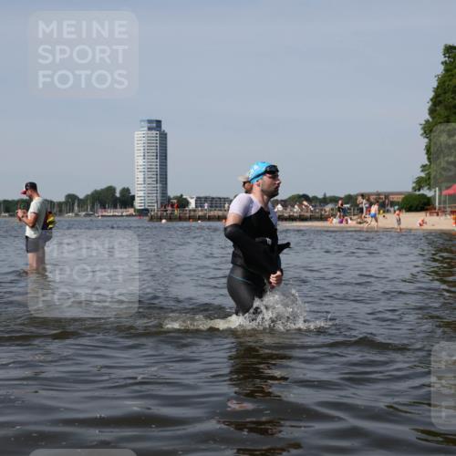 22.06.2025 - Viking Triathlon Michael Strokosch http://msf.ph/oto/8061723 22.06.2025 10:47:02 Schwimmen 36, 51, 378 meine-sportfotos.de