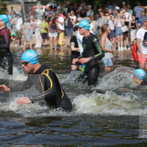 22.06.2025 - Viking Triathlon H.Heesch http://msf.ph/oto/8061728 22.06.2025 10:04:24 Schwimmen 115, 141, 142, 146, 185, 195, 209, 239, 253, 276, 335, 375, 377, 408, 419, 447, 457, 493 meine-sportfotos.de