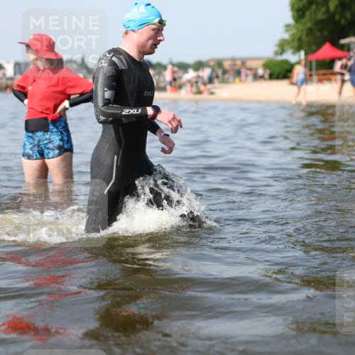 22.06.2025 - Viking Triathlon Michael Strokosch http://msf.ph/oto/8061739 22.06.2025 10:26:18 Schwimmen 9, 526, 617 meine-sportfotos.de