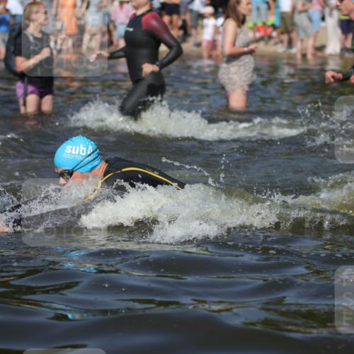 22.06.2025 - Viking Triathlon H.Heesch http://msf.ph/oto/8061741 22.06.2025 10:04:25 Schwimmen 115, 146, 195, 209, 239, 253, 335, 375, 377, 408, 419, 447, 457, 506, 629 meine-sportfotos.de