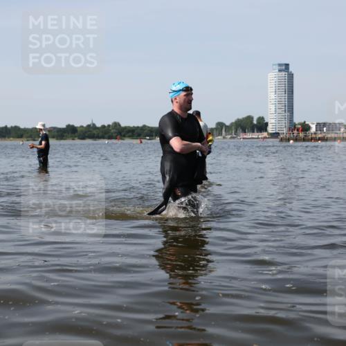 22.06.2025 - Viking Triathlon Michael Strokosch http://msf.ph/oto/8061749 22.06.2025 10:47:11 Schwimmen 51, 74, 76, 378, 421 meine-sportfotos.de