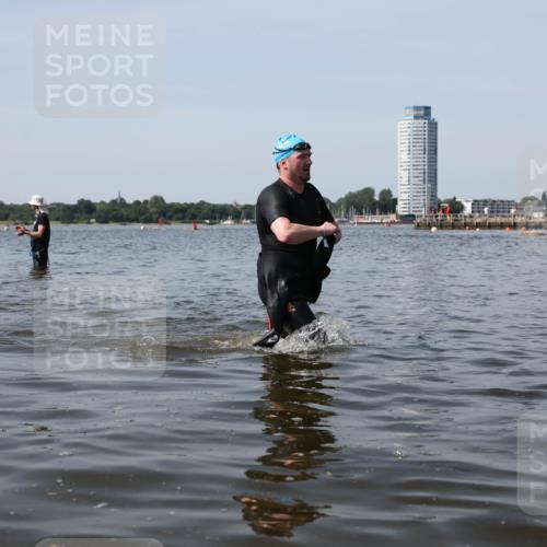 22.06.2025 - Viking Triathlon Michael Strokosch http://msf.ph/oto/8061755 22.06.2025 10:47:12 Schwimmen 51, 74, 76, 267, 378, 421 meine-sportfotos.de