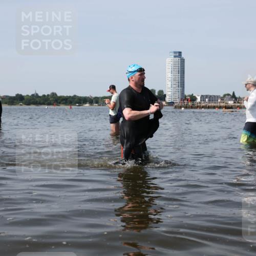 22.06.2025 - Viking Triathlon Michael Strokosch http://msf.ph/oto/8061758 22.06.2025 10:47:12 Schwimmen 51, 74, 76, 267, 378, 421 meine-sportfotos.de