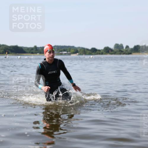 22.06.2025 - Viking Triathlon Michael Strokosch http://msf.ph/oto/8061767 22.06.2025 10:26:46 Schwimmen 610, 661 meine-sportfotos.de