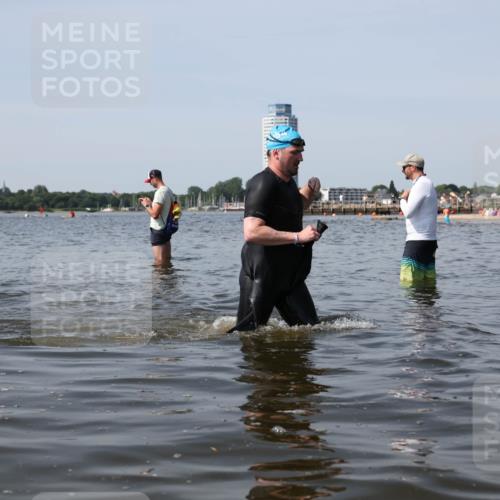 22.06.2025 - Viking Triathlon Michael Strokosch http://msf.ph/oto/8061768 22.06.2025 10:47:12 Schwimmen 51, 74, 76, 267, 378, 421 meine-sportfotos.de