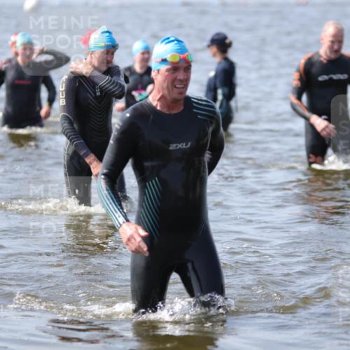 22.06.2025 - Viking Triathlon H.Heesch http://msf.ph/oto/8061769 22.06.2025 10:42:33 Schwimmen 55, 65, 171, 192, 240, 318, 369, 427, 441, 624 meine-sportfotos.de