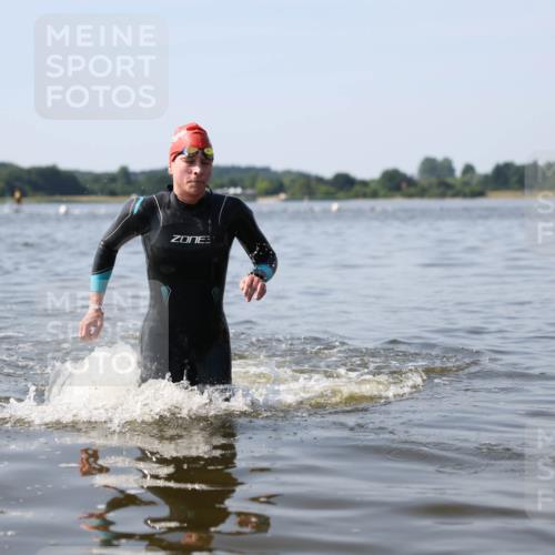 22.06.2025 - Viking Triathlon Michael Strokosch http://msf.ph/oto/8061775 22.06.2025 10:26:47 Schwimmen 610, 661 meine-sportfotos.de