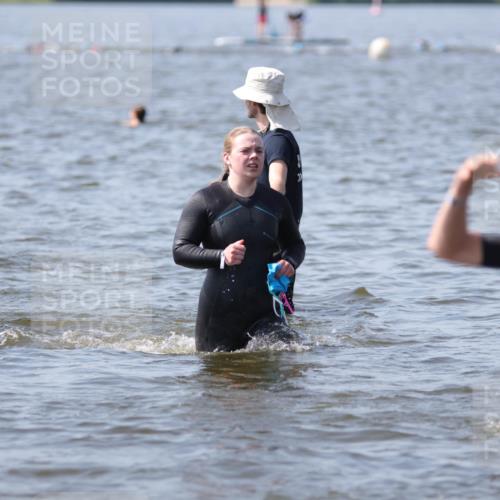 22.06.2025 - Viking Triathlon H.Heesch http://msf.ph/oto/8061780 22.06.2025 10:42:39 Schwimmen 55, 171, 240, 282, 369, 427, 441, 624 meine-sportfotos.de