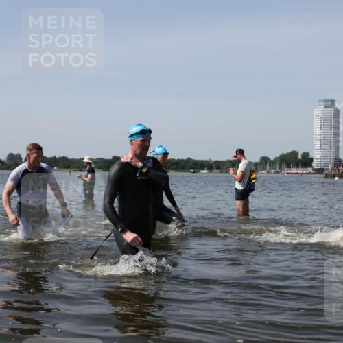 22.06.2025 - Viking Triathlon Michael Strokosch http://msf.ph/oto/8061782 22.06.2025 10:47:17 Schwimmen 51, 74, 76, 267, 421, 547 meine-sportfotos.de