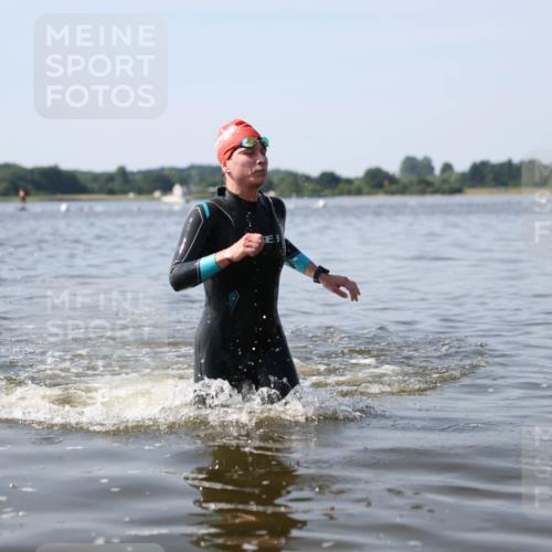 22.06.2025 - Viking Triathlon Michael Strokosch http://msf.ph/oto/8061786 22.06.2025 10:26:47 Schwimmen 610, 661 meine-sportfotos.de