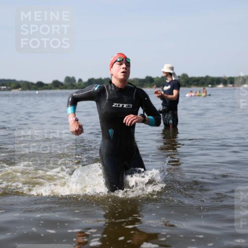 22.06.2025 - Viking Triathlon Michael Strokosch http://msf.ph/oto/8061803 22.06.2025 10:26:48 Schwimmen 288, 610, 661 meine-sportfotos.de