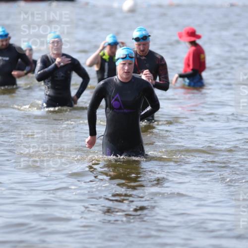 22.06.2025 - Viking Triathlon H.Heesch http://msf.ph/oto/8061805 22.06.2025 10:42:43 Schwimmen 55, 133, 171, 240, 282, 369, 427, 441, 624 meine-sportfotos.de