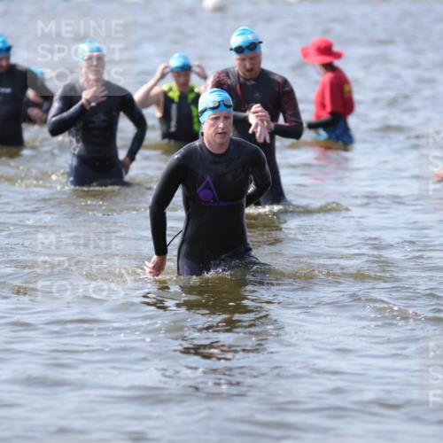 22.06.2025 - Viking Triathlon H.Heesch http://msf.ph/oto/8061812 22.06.2025 10:42:43 Schwimmen 55, 133, 171, 240, 282, 369, 427, 441, 624 meine-sportfotos.de