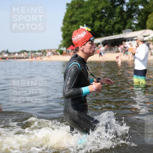 22.06.2025 - Viking Triathlon Michael Strokosch http://msf.ph/oto/8061816 22.06.2025 10:26:51 Schwimmen 145, 288, 610, 661 meine-sportfotos.de