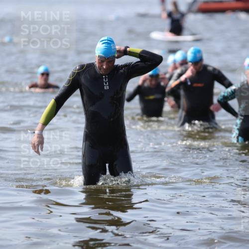 22.06.2025 - Viking Triathlon H.Heesch http://msf.ph/oto/8061825 22.06.2025 10:42:49 Schwimmen 66, 128, 133, 171, 186, 240, 282, 309, 369, 441, 450, 624 meine-sportfotos.de