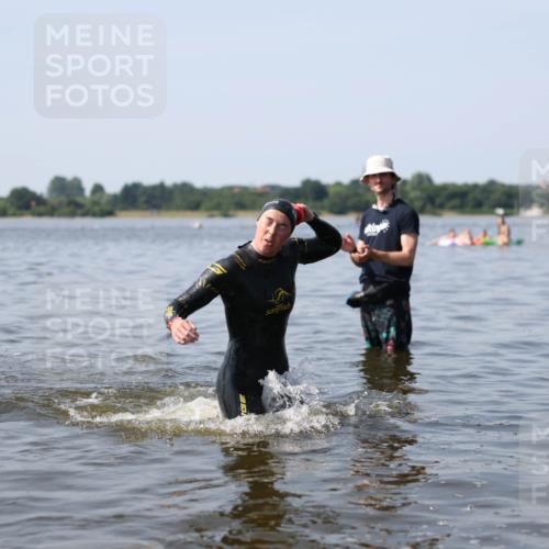 22.06.2025 - Viking Triathlon Michael Strokosch http://msf.ph/oto/8061829 22.06.2025 10:26:56 Schwimmen 52, 81, 145, 288, 610, 623, 661 meine-sportfotos.de