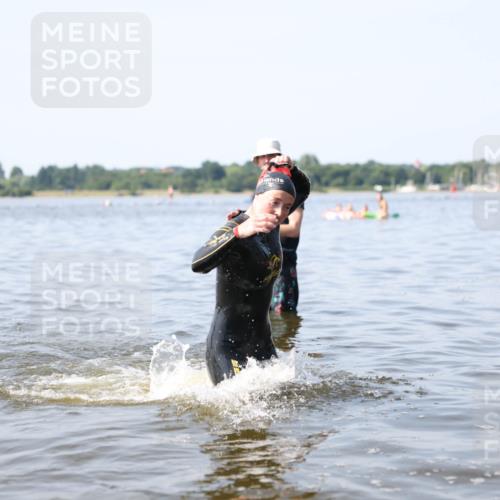 22.06.2025 - Viking Triathlon Michael Strokosch http://msf.ph/oto/8061832 22.06.2025 10:26:56 Schwimmen 52, 81, 145, 288, 610, 623, 661 meine-sportfotos.de