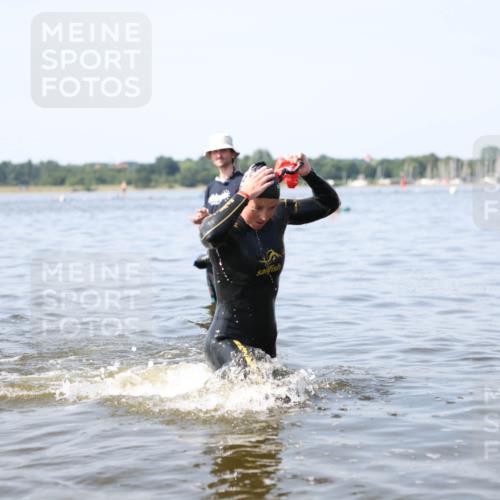 22.06.2025 - Viking Triathlon Michael Strokosch http://msf.ph/oto/8061836 22.06.2025 10:26:57 Schwimmen 52, 81, 145, 288, 610, 623, 661 meine-sportfotos.de