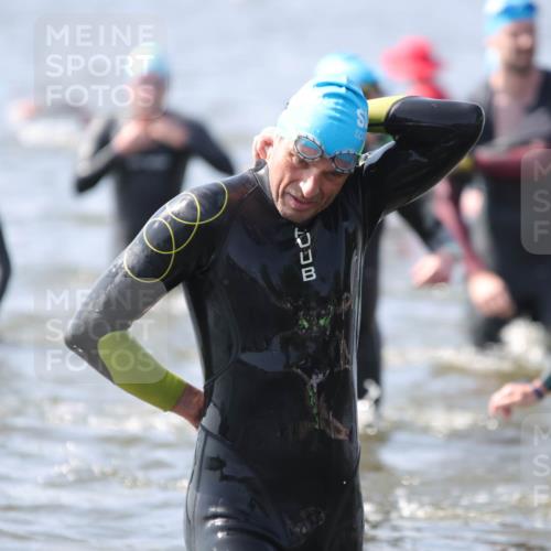 22.06.2025 - Viking Triathlon H.Heesch http://msf.ph/oto/8061872 22.06.2025 10:42:57 Schwimmen 66, 110, 128, 133, 167, 186, 282, 309, 328, 358, 369, 441, 450, 489 meine-sportfotos.de