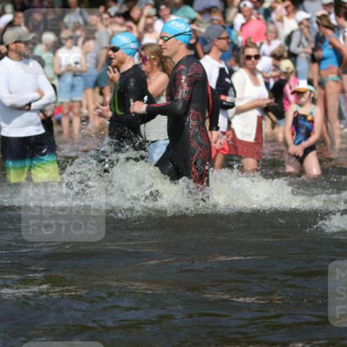 22.06.2025 - Viking Triathlon H.Heesch http://msf.ph/oto/8061878 22.06.2025 10:04:41 Schwimmen 55, 85, 86, 238, 245, 281, 312, 316, 327, 428, 482, 514, 515, 550, 662 meine-sportfotos.de