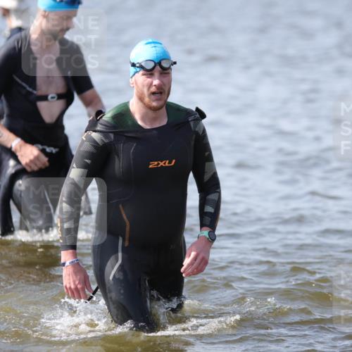 22.06.2025 - Viking Triathlon H.Heesch http://msf.ph/oto/8061892 22.06.2025 10:43:03 Schwimmen 31, 66, 109, 110, 128, 133, 167, 186, 309, 328, 358, 450, 483, 489 meine-sportfotos.de