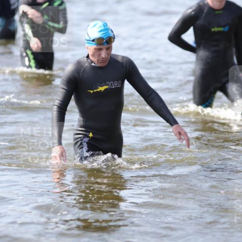 22.06.2025 - Viking Triathlon H.Heesch http://msf.ph/oto/8061905 22.06.2025 10:43:05 Schwimmen 31, 66, 109, 110, 115, 128, 133, 167, 186, 309, 328, 358, 450, 483, 489 meine-sportfotos.de