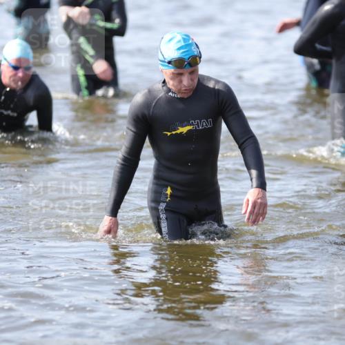 22.06.2025 - Viking Triathlon H.Heesch http://msf.ph/oto/8061914 22.06.2025 10:43:06 Schwimmen 31, 66, 109, 110, 115, 128, 133, 167, 186, 309, 328, 358, 450, 483, 489 meine-sportfotos.de