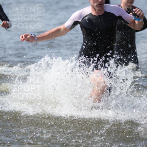 22.06.2025 - Viking Triathlon H.Heesch http://msf.ph/oto/8061971 22.06.2025 10:43:16 Schwimmen 31, 109, 110, 115, 167, 257, 328, 358, 483, 489, 501, 620 meine-sportfotos.de