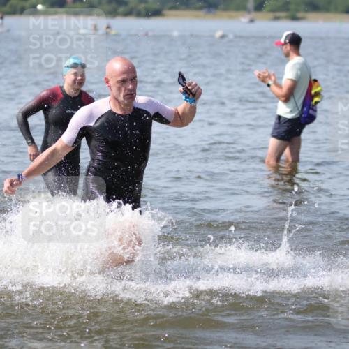 22.06.2025 - Viking Triathlon H.Heesch http://msf.ph/oto/8061976 22.06.2025 10:43:17 Schwimmen 31, 109, 110, 115, 167, 257, 328, 358, 483, 489, 501, 620 meine-sportfotos.de