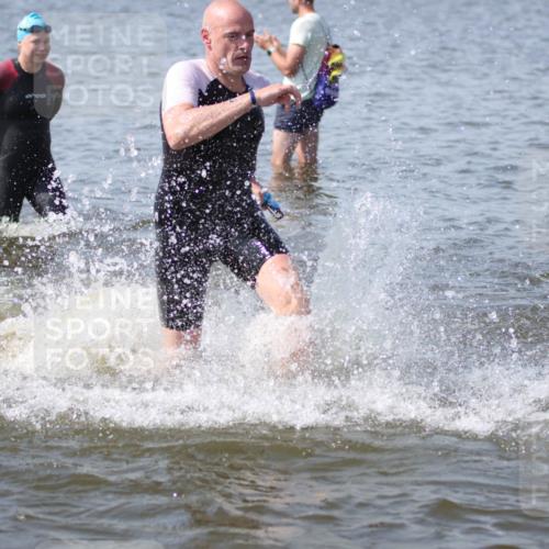 22.06.2025 - Viking Triathlon H.Heesch http://msf.ph/oto/8061987 22.06.2025 10:43:17 Schwimmen 31, 109, 110, 115, 167, 257, 328, 358, 483, 489, 501, 620 meine-sportfotos.de