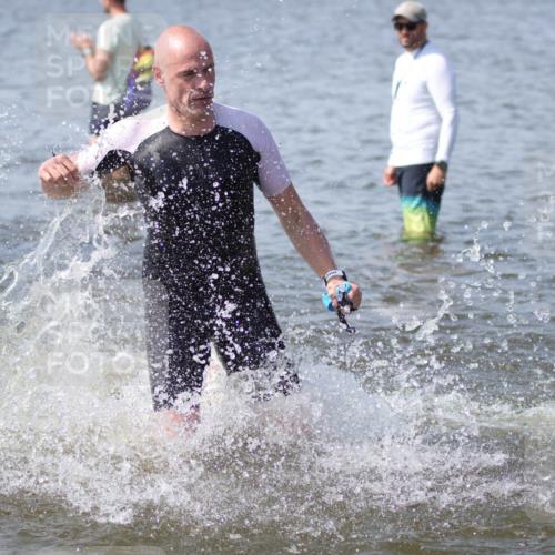 22.06.2025 - Viking Triathlon H.Heesch http://msf.ph/oto/8062001 22.06.2025 10:43:18 Schwimmen 31, 109, 110, 115, 167, 257, 328, 483, 489, 501, 620 meine-sportfotos.de