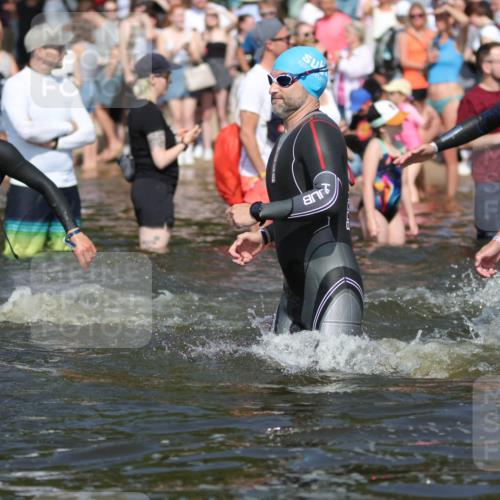 22.06.2025 - Viking Triathlon H.Heesch http://msf.ph/oto/8062026 22.06.2025 10:04:58 Schwimmen 29, 70, 72, 197, 248, 254, 295, 362, 394, 407, 411, 416, 423, 509, 527, 620 meine-sportfotos.de