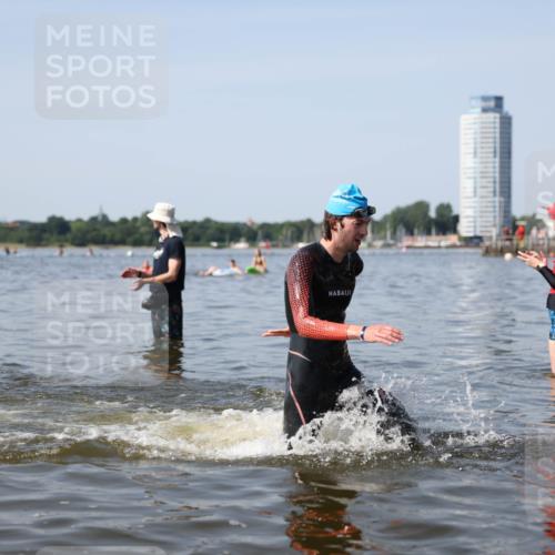 22.06.2025 - Viking Triathlon Michael Strokosch http://msf.ph/oto/8062027 22.06.2025 10:27:30 Schwimmen 1, 176, 272, 286, 611 meine-sportfotos.de