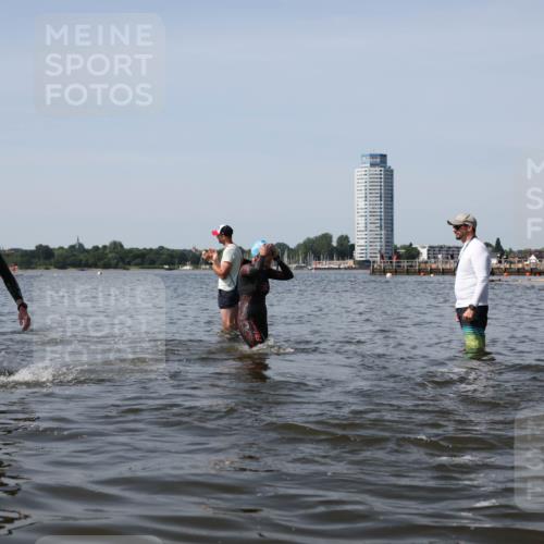 22.06.2025 - Viking Triathlon Michael Strokosch http://msf.ph/oto/8062030 22.06.2025 10:47:49 Schwimmen 71, 84, 190, 223, 261, 285, 452, 606 meine-sportfotos.de
